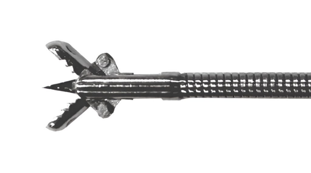 Щипцы биопсийные с зубчатыми браншами с иглой